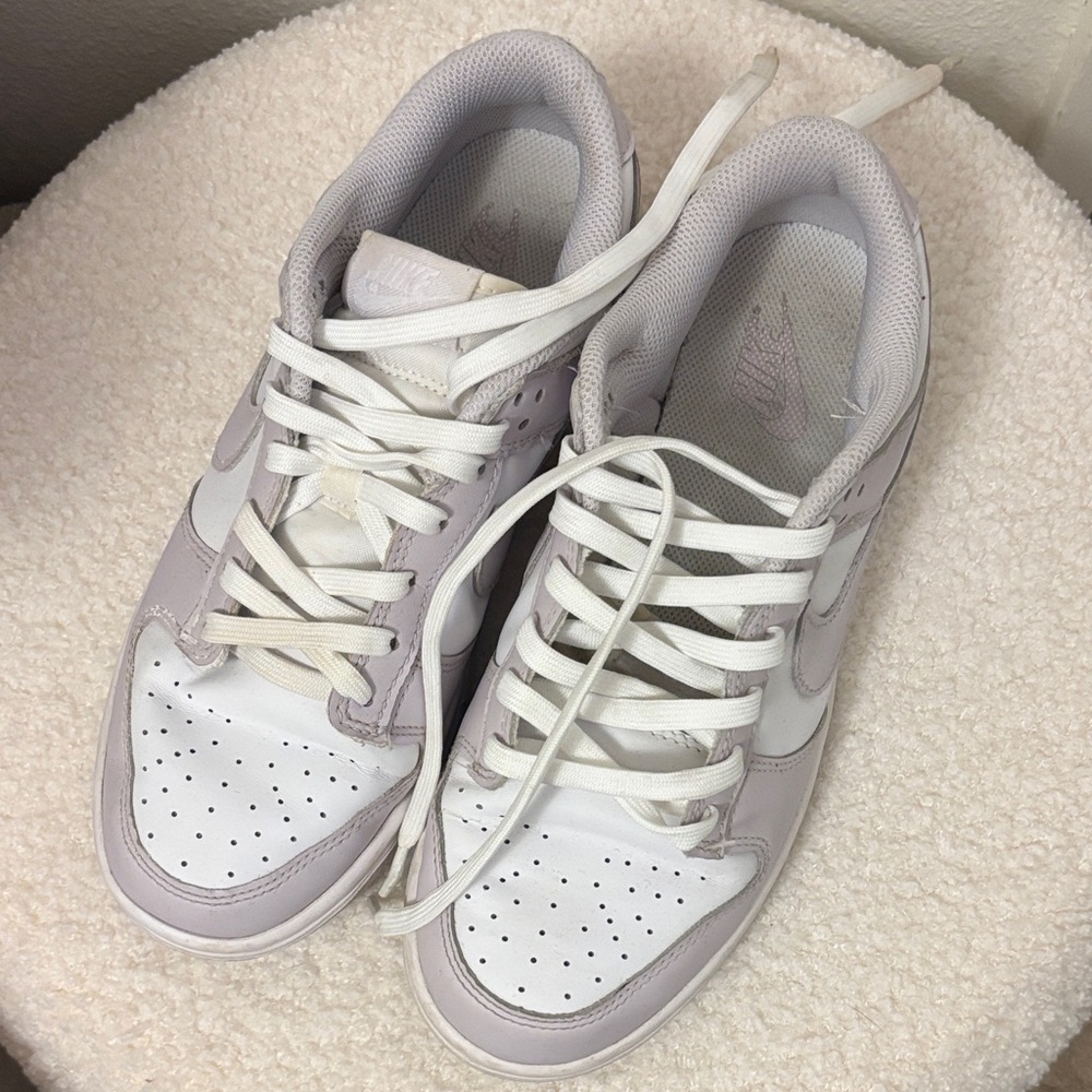 Nike Women's White and Light Purple Sneakers